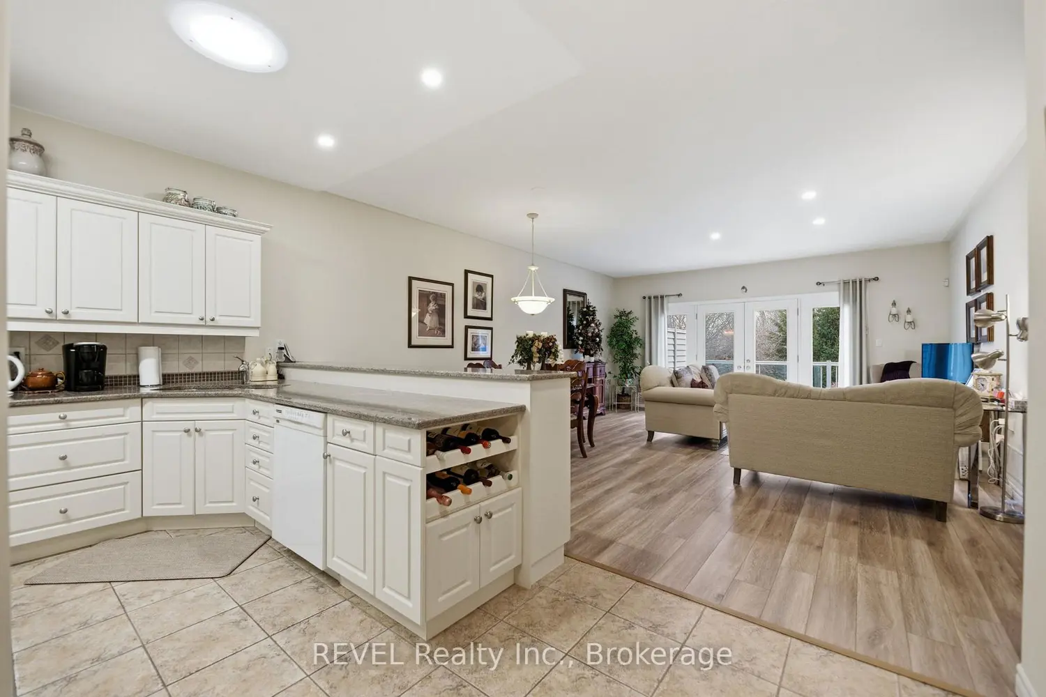 6295 Forest Ridge Drive photo 4