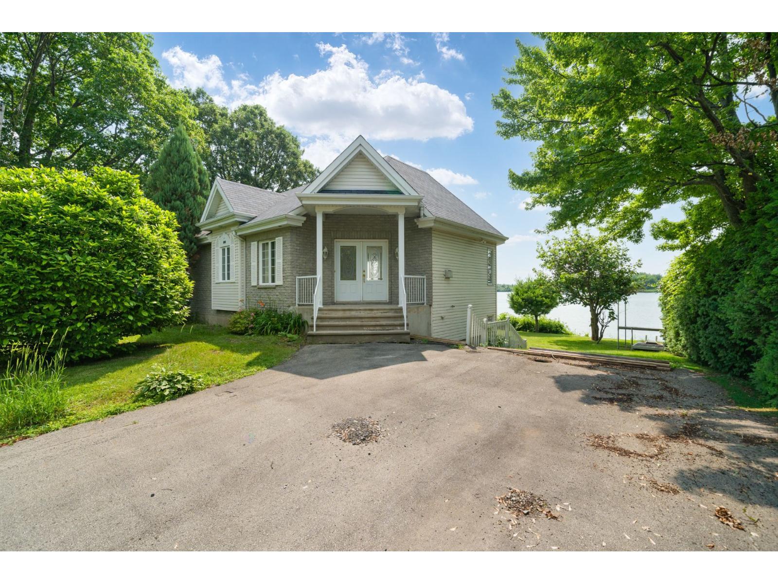 1345 Rue Hungaria