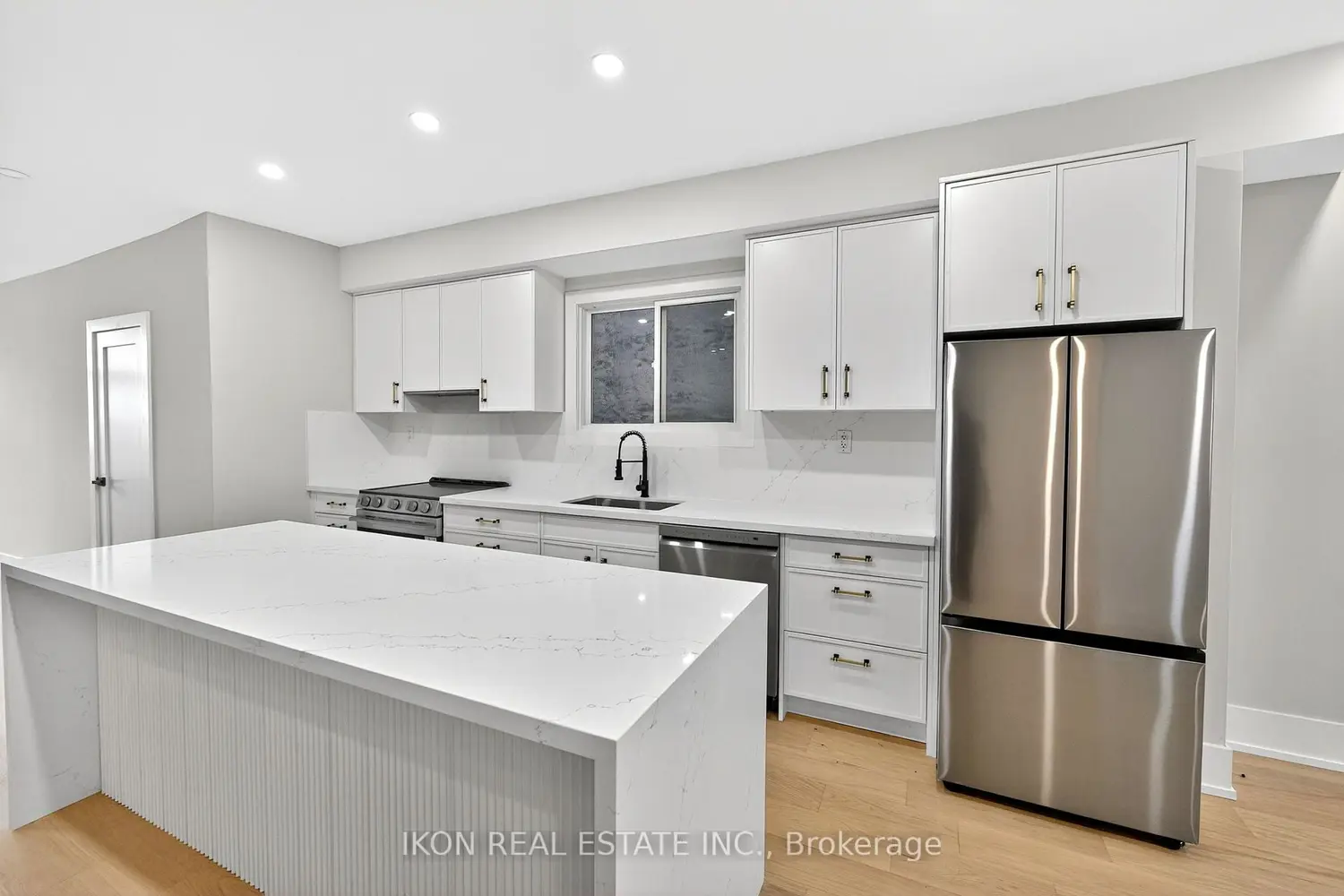475 Delaware Avenue photo 4