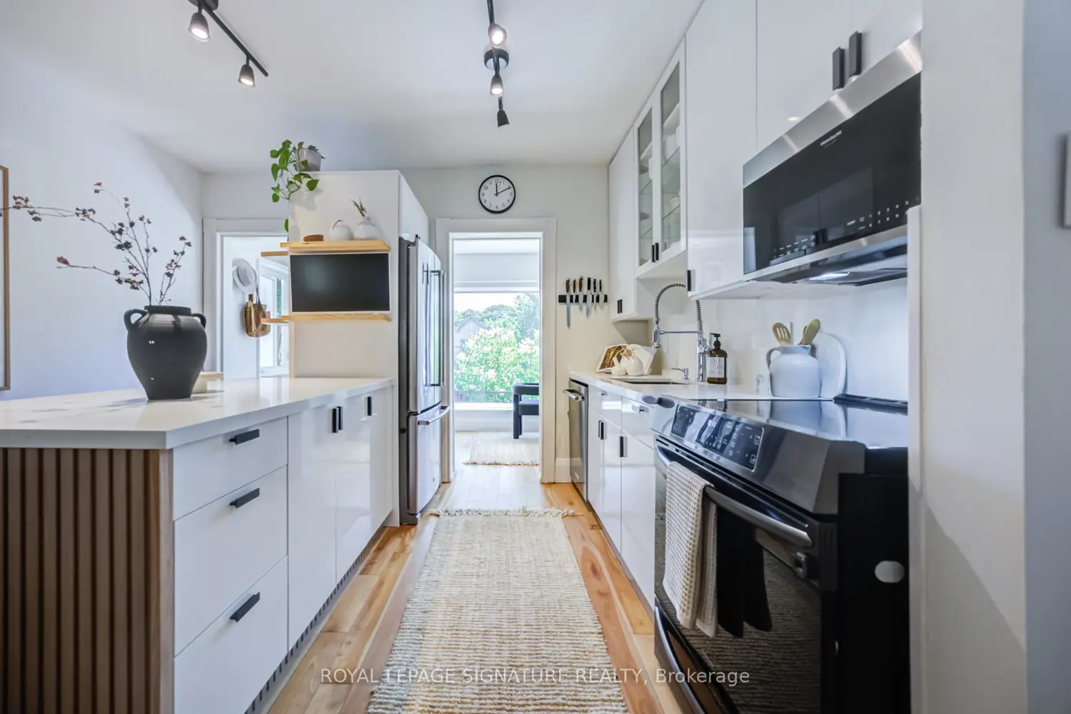 442 Rhodes Avenue photo 4