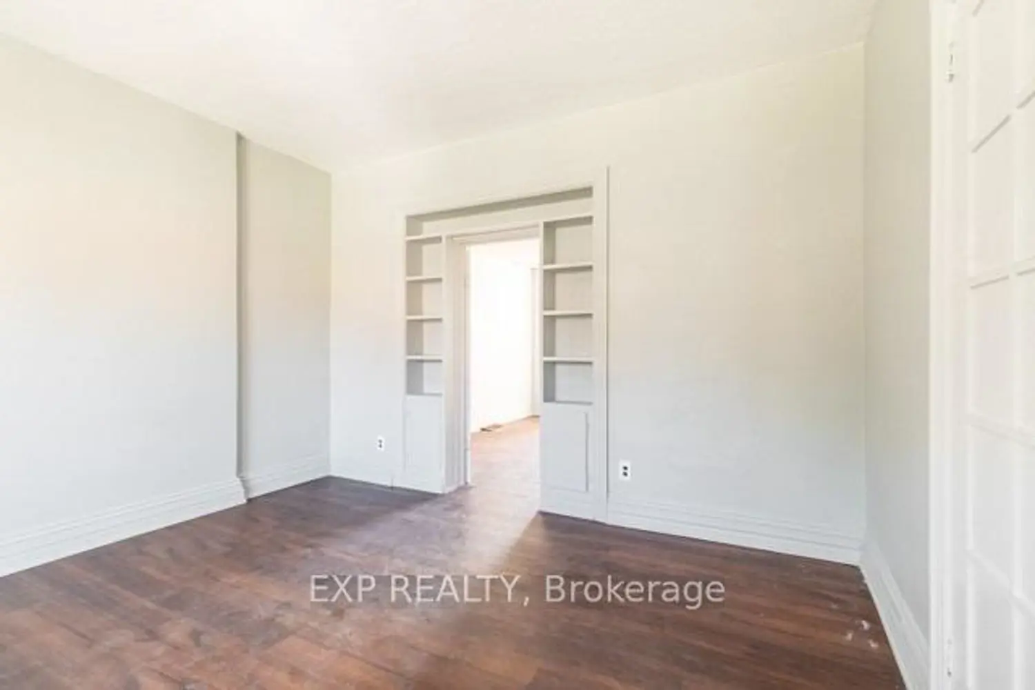 99 Sanford Avenue photo 3
