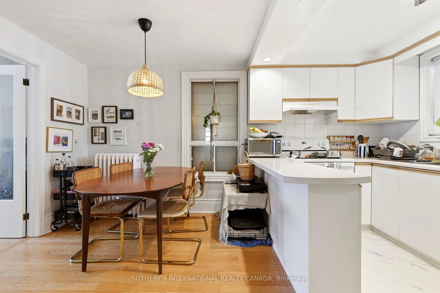 376 Sunnyside Avenue photo 3