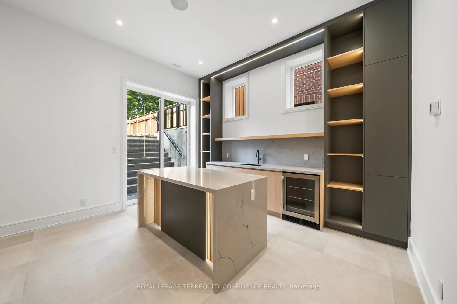 338A Horsham Avenue photo 5