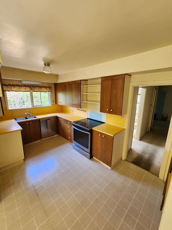 4090 Gordon Head Road, Victoria, BC, V8N 3Y1