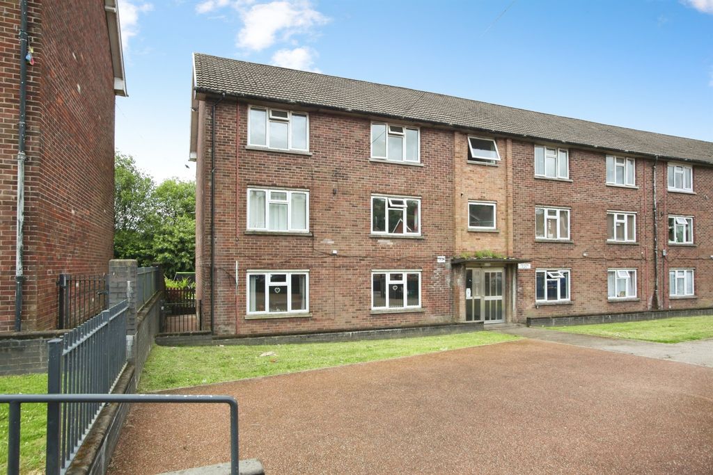 2 bed flat for saleTreharne Flats, Rhydyfelin, Pontypridd CF37