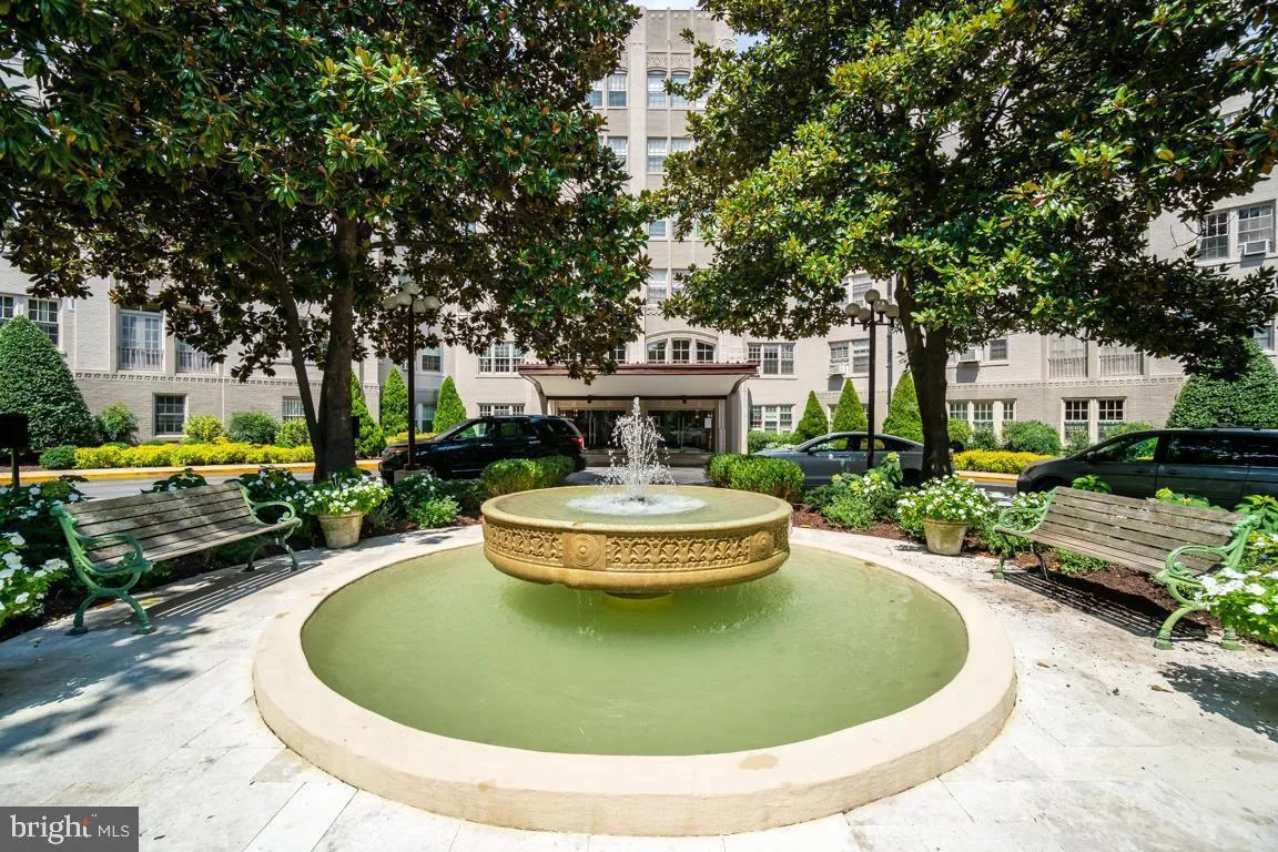 2737 Devonshire Place NW Unit 110, Washington, DC 20008
