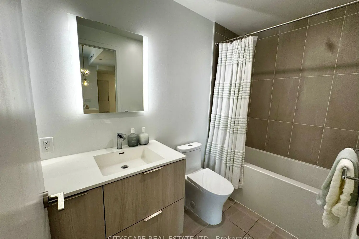 185 Alberta Avenue 506 photo 2