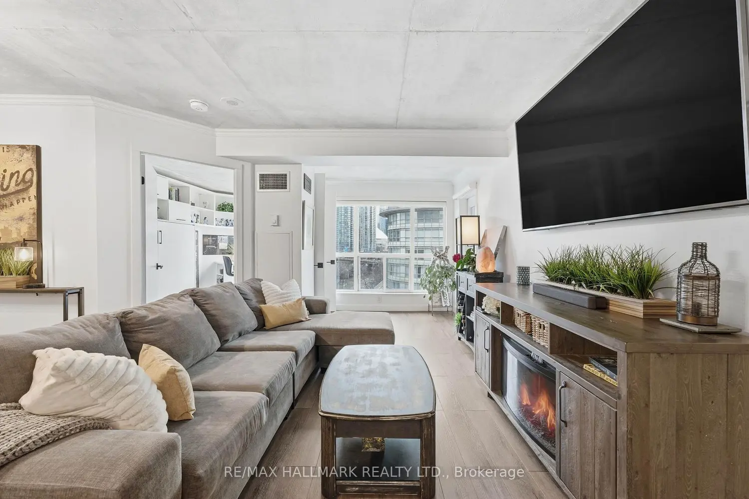 600 Queens Quay 705 photo 4