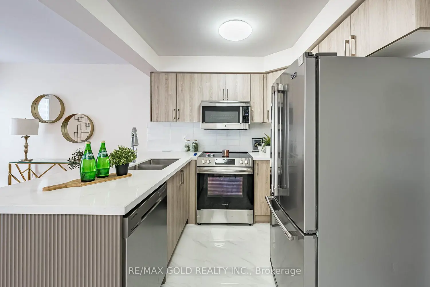 76 Secord Crescent photo 5