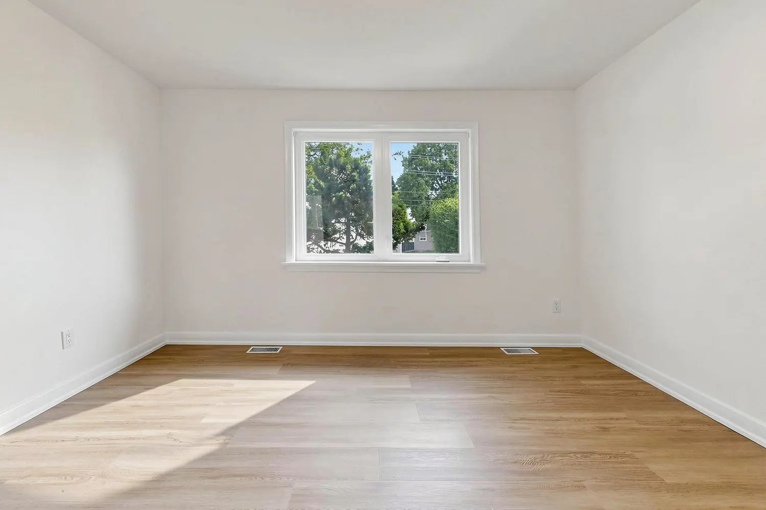 87 Combe Avenue photo 4