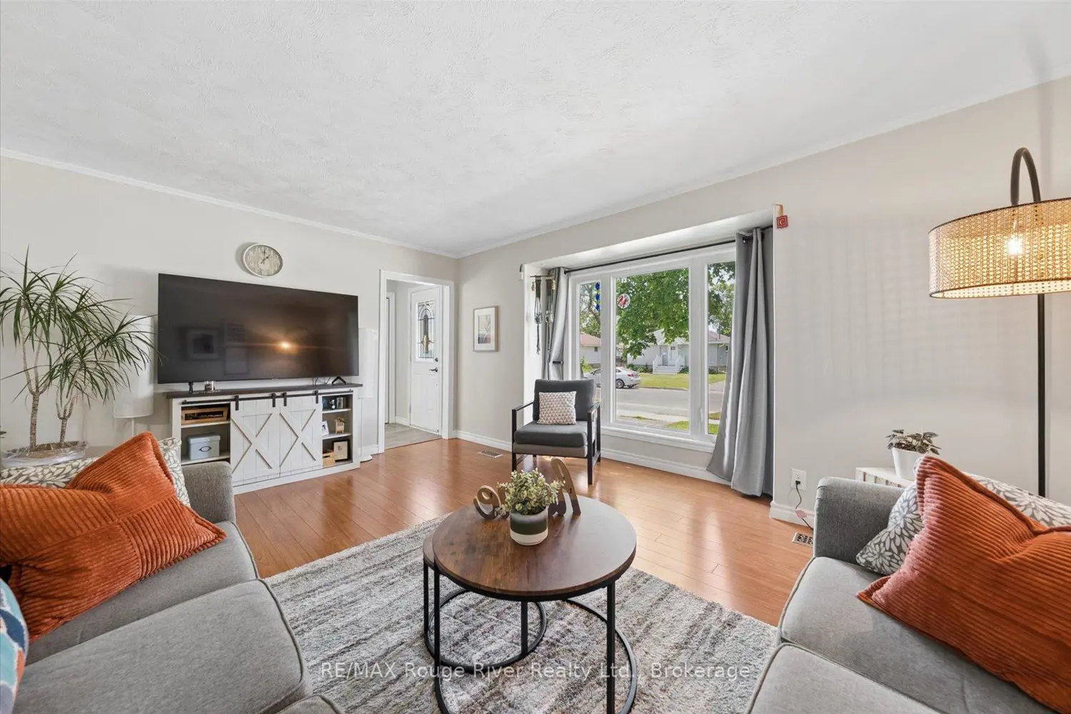 542 O'connell Road photo 5