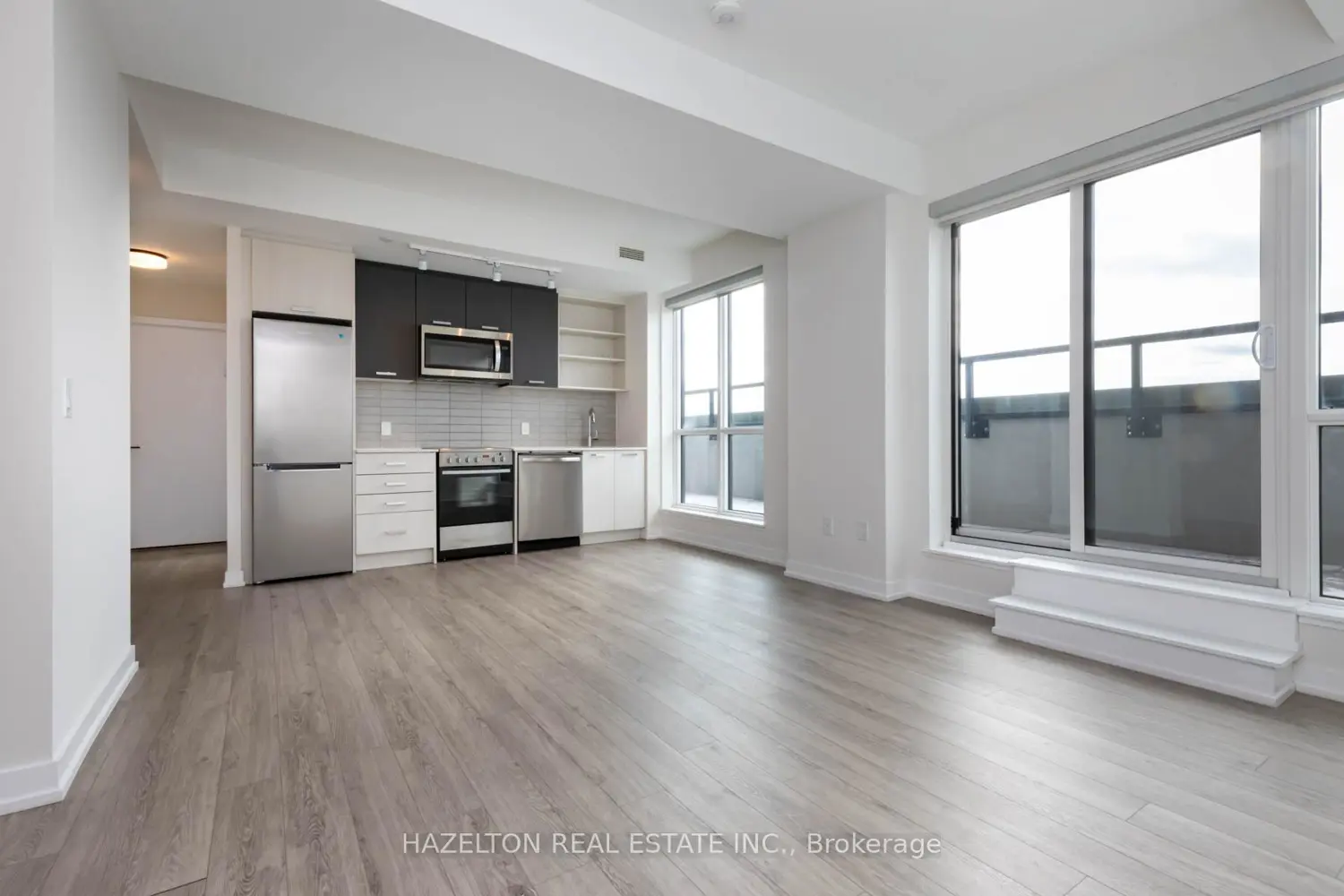 2300 St Clair Avenue 905 photo 2