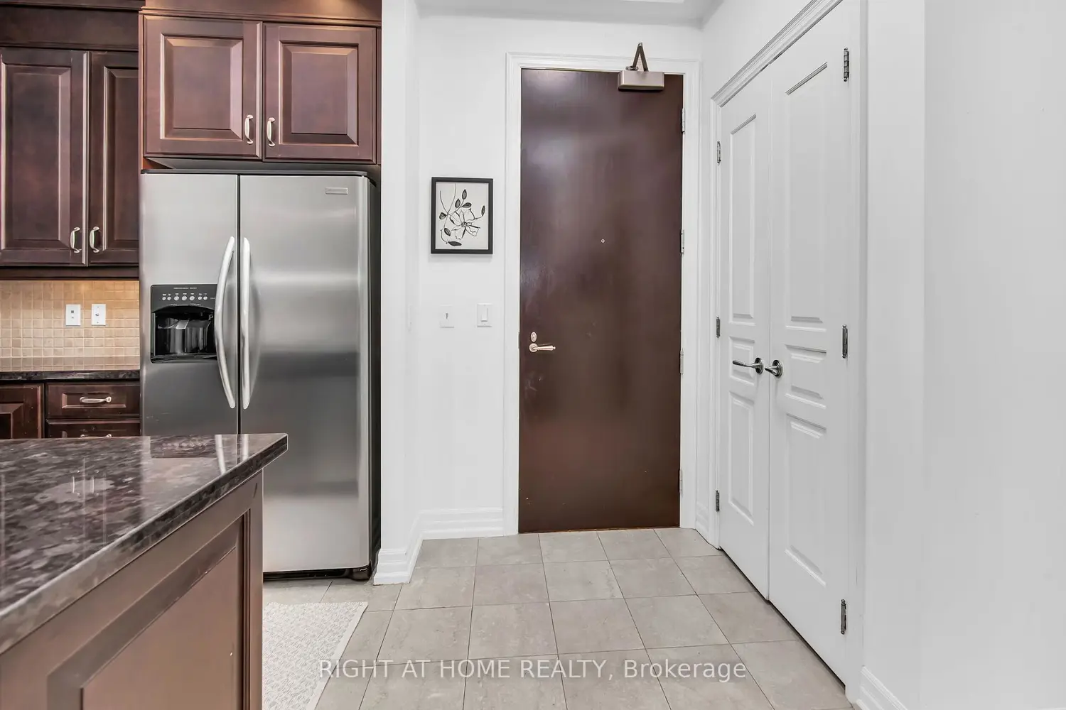 20 Burkebrook Place 306 photo 3