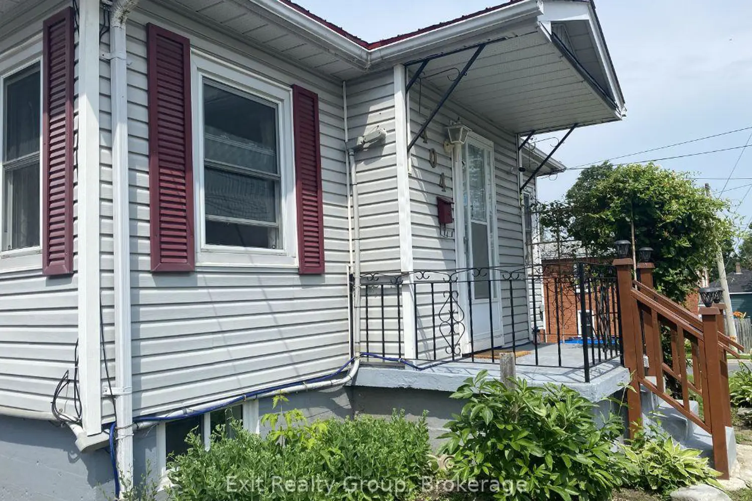 404 Bleecker Avenue photo 3