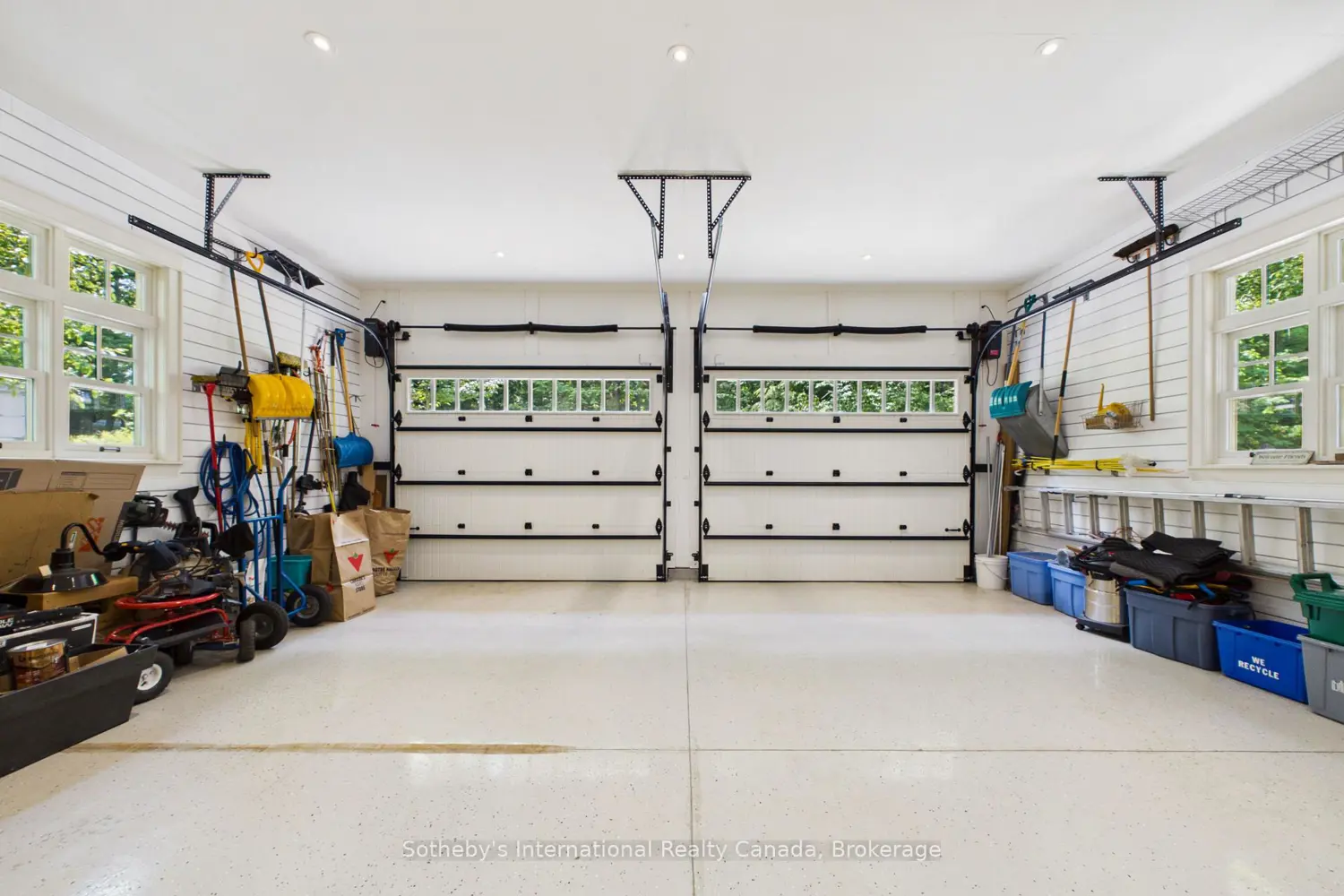 1181 Ashforth Drive photo 4