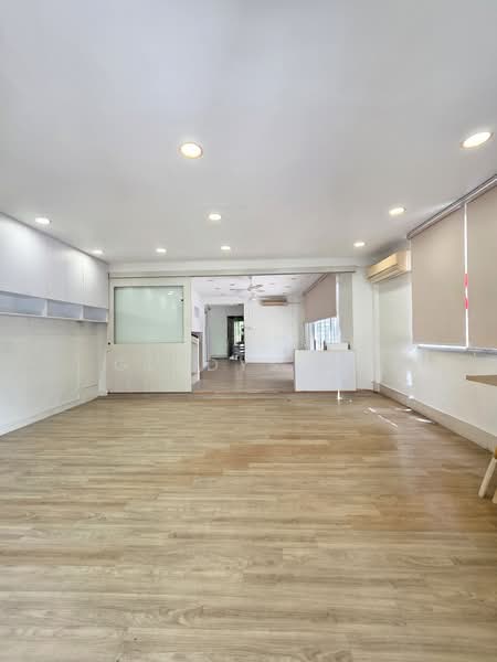 FREEHOLD 2 STOREY SEMI DETACHED IN D14