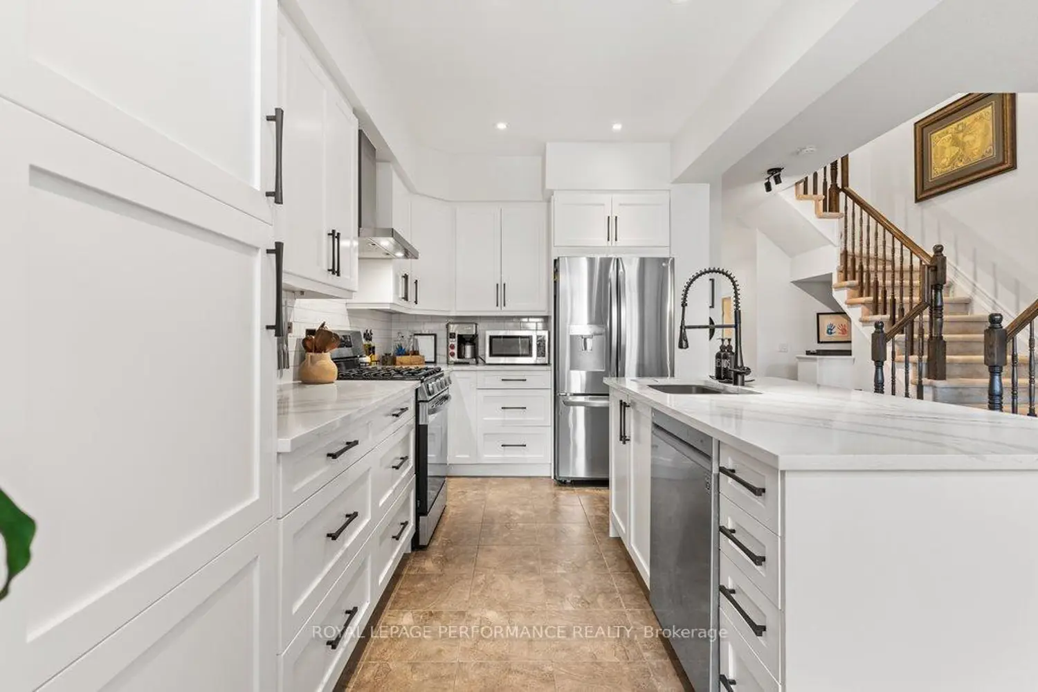 216 Badgeley Avenue photo 4