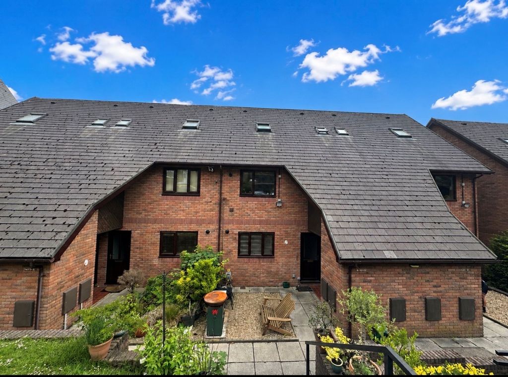 2 bed flat for saleCae Gorlan Court, Abercarn NP11
