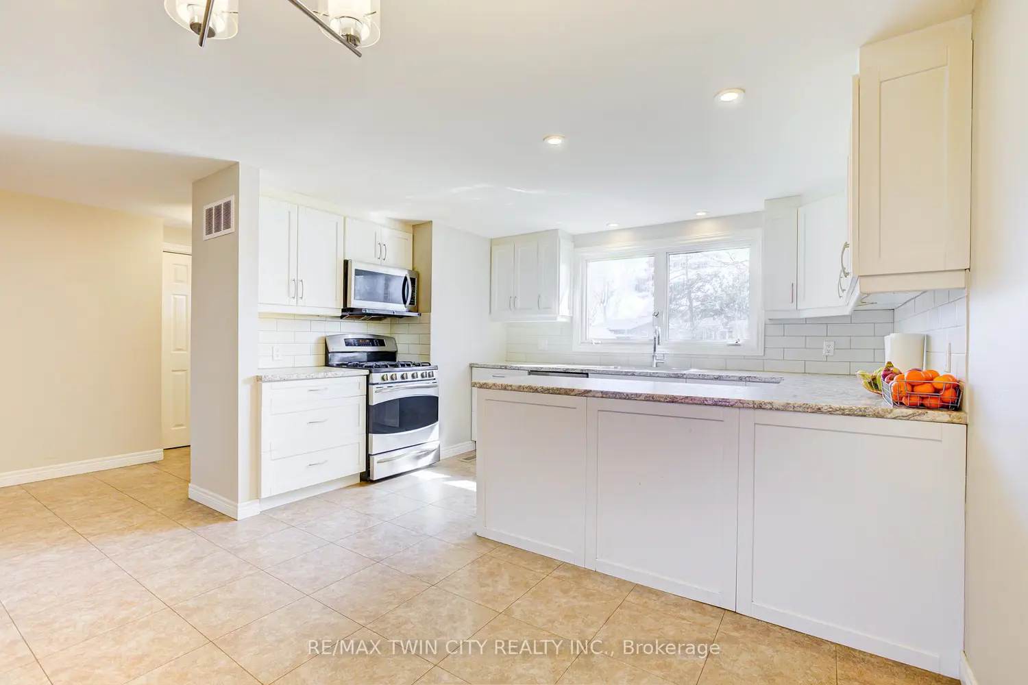 22 Blackhorne Crescent photo 4