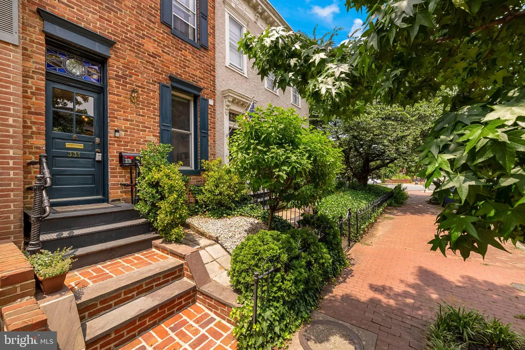 331 11th Street SE, Washington, DC 20003 photo 2