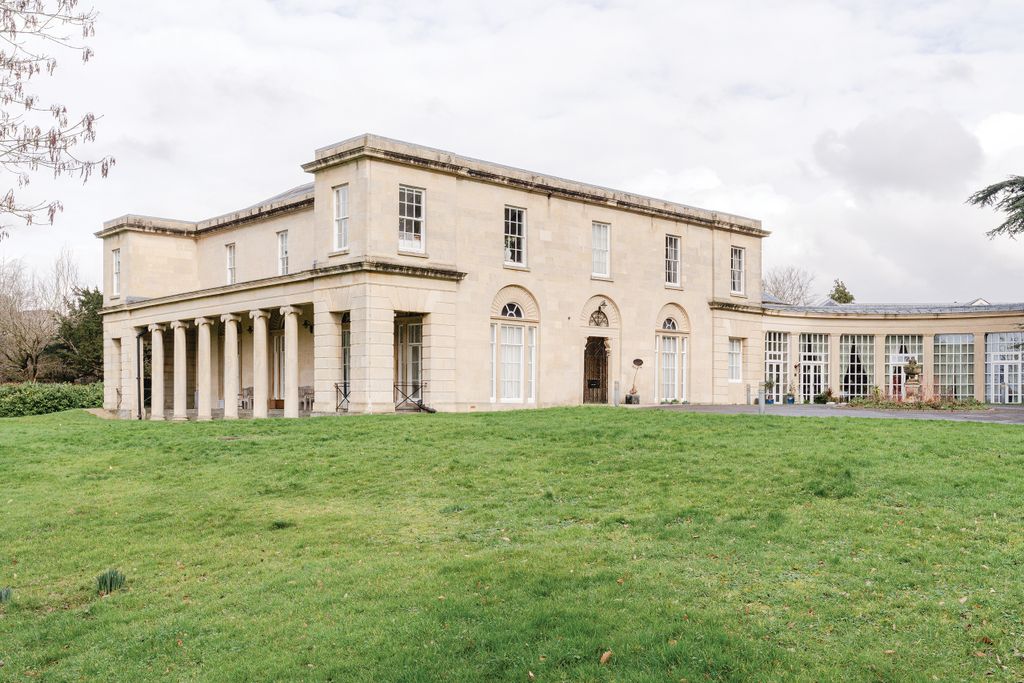 2 bed maisonette for saleRepton Hall, Carriage Drive, Bristol BS10 photo 2