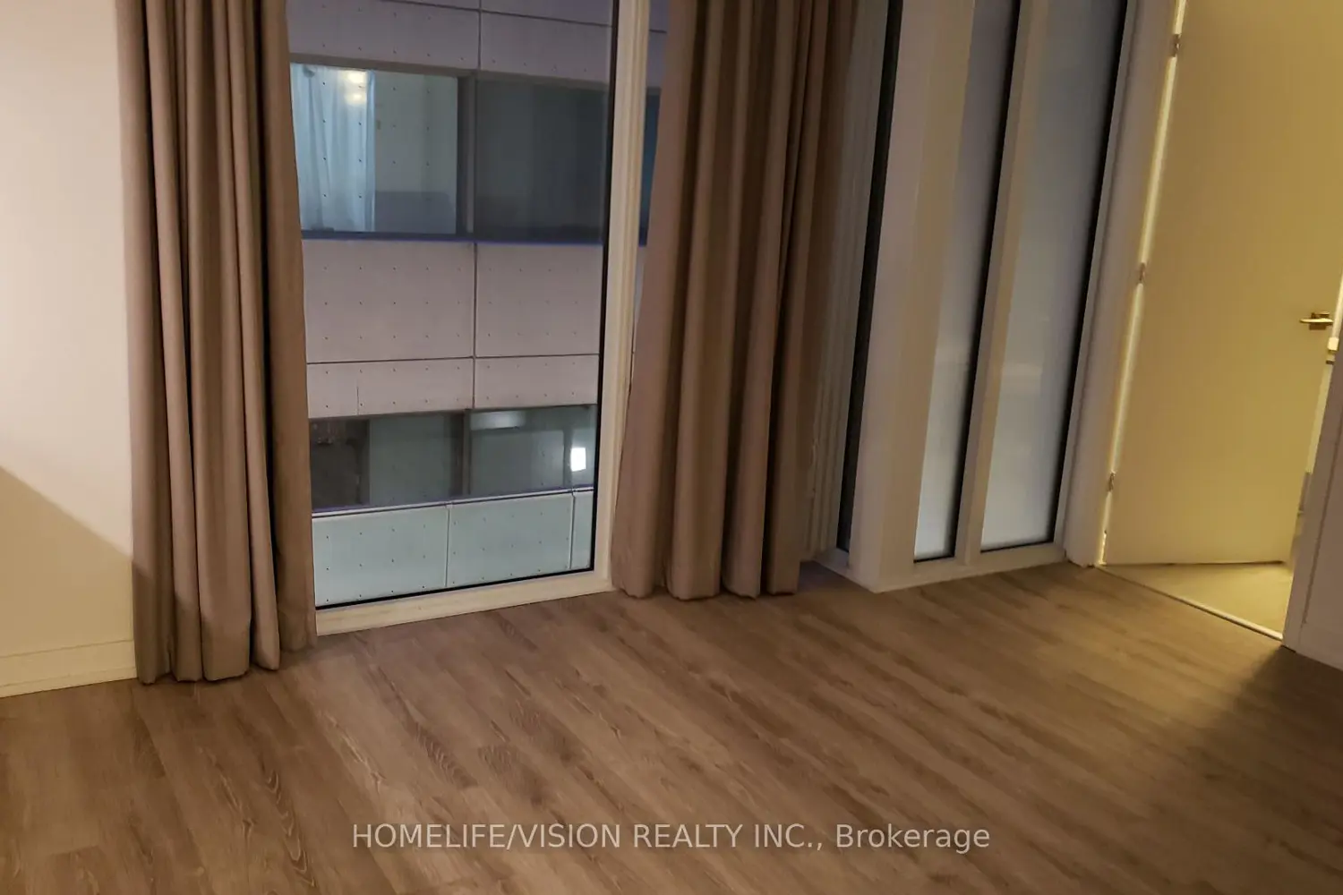 28 Wellesley Street 301 photo 4