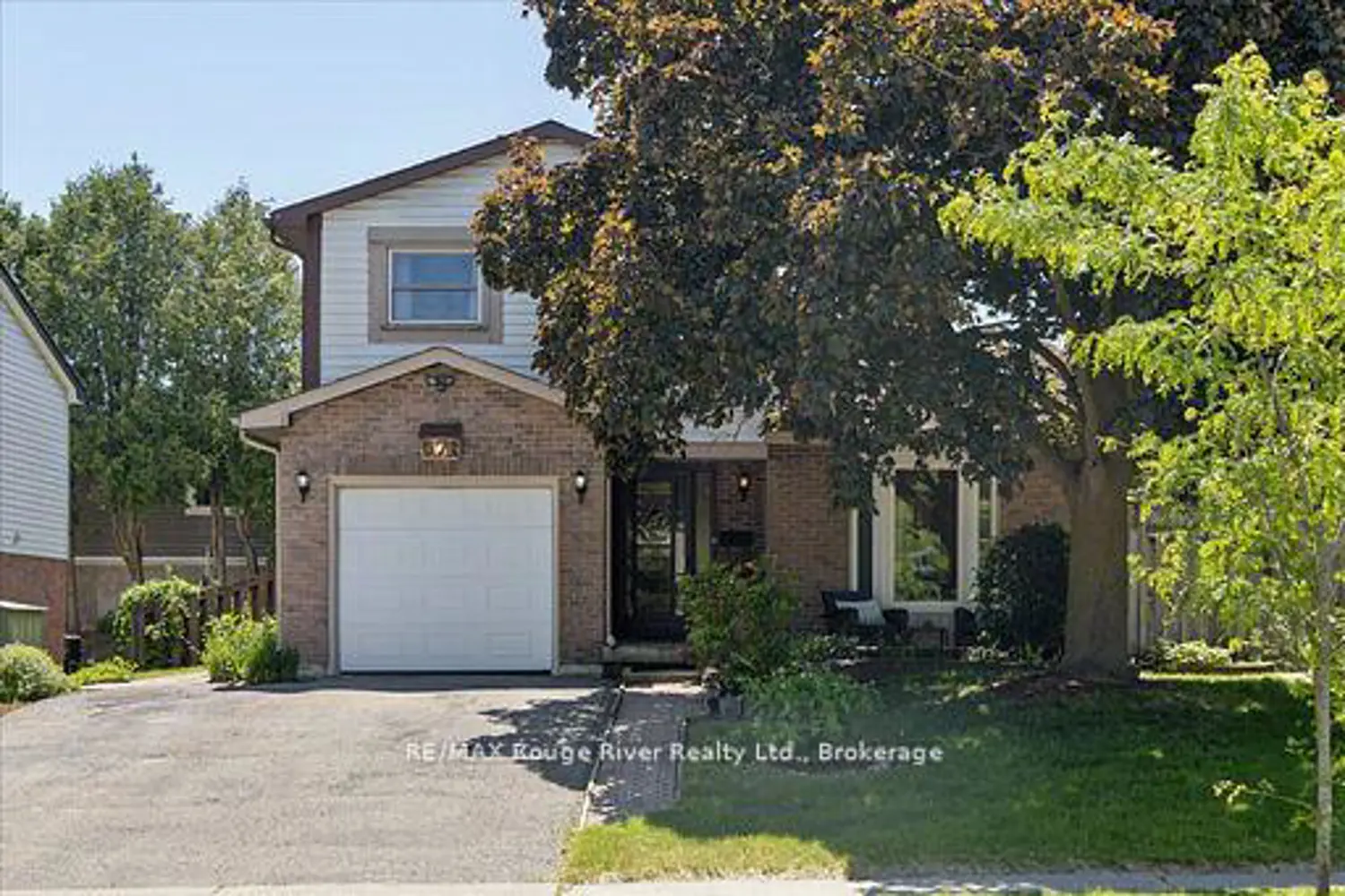 671 Greenbriar Drive photo 2