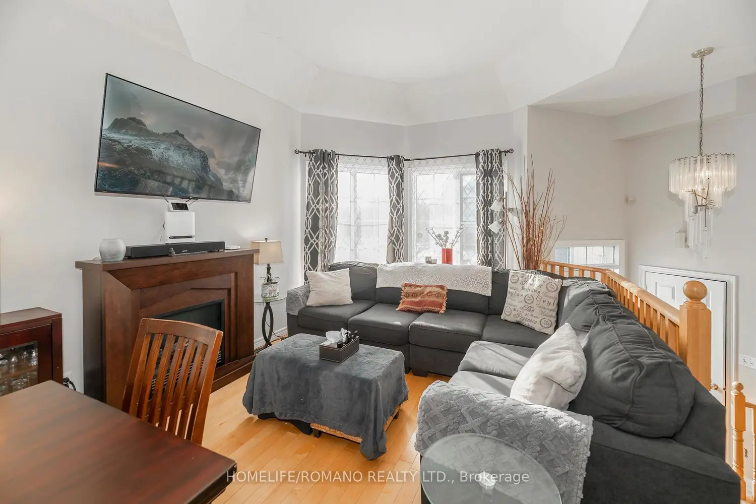 25 Bedell Crescent photo 3