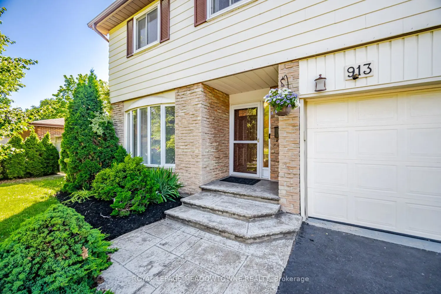 913 Maple Avenue photo 3
