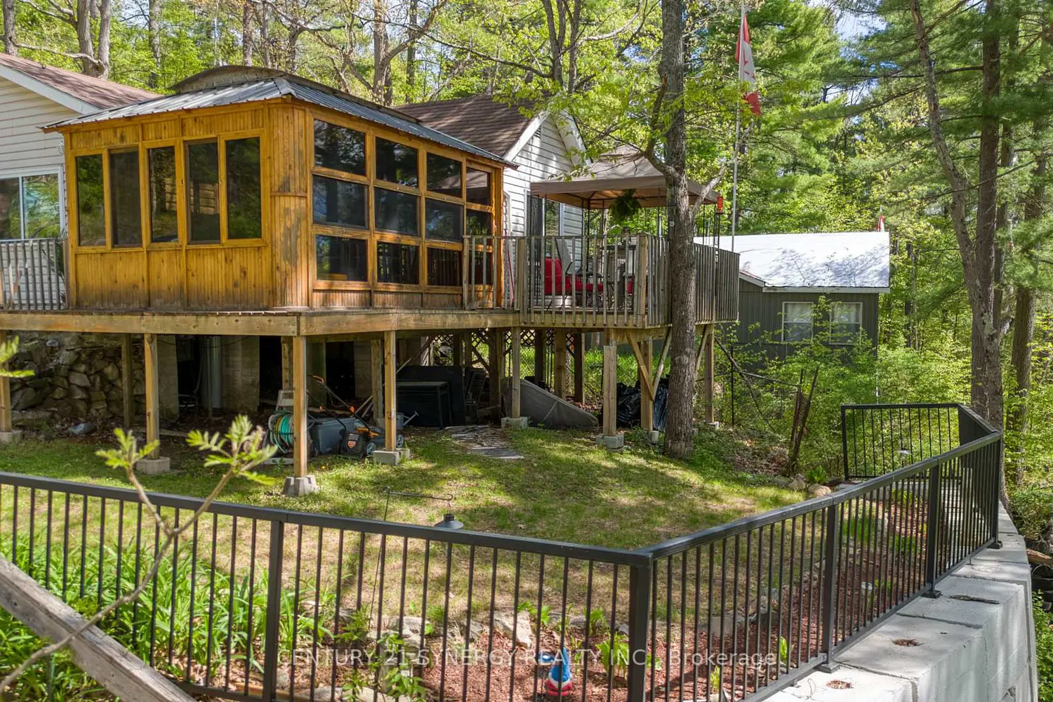 664 Raby Road photo 5