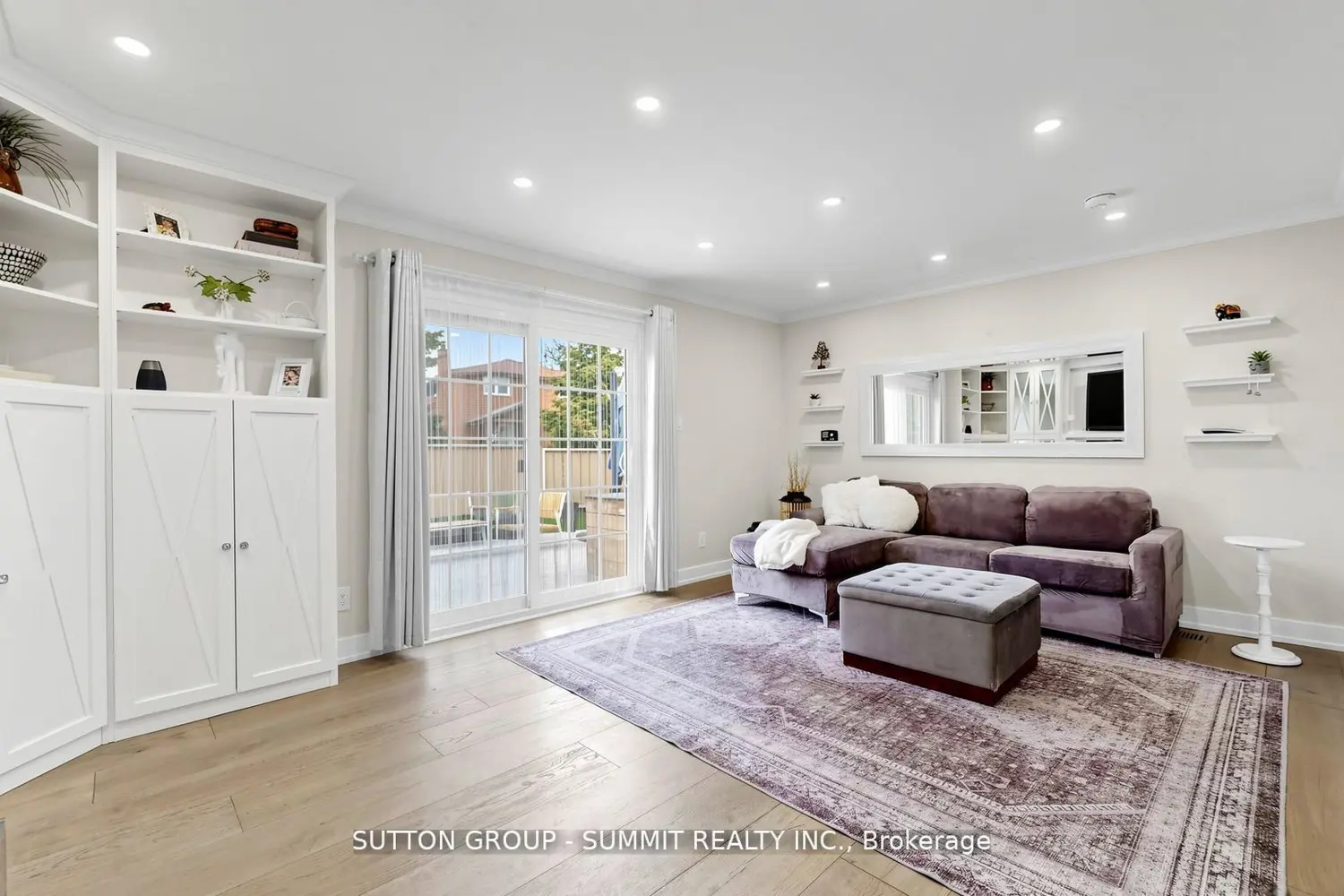 2427 Ravensthorpe Crescent photo 2