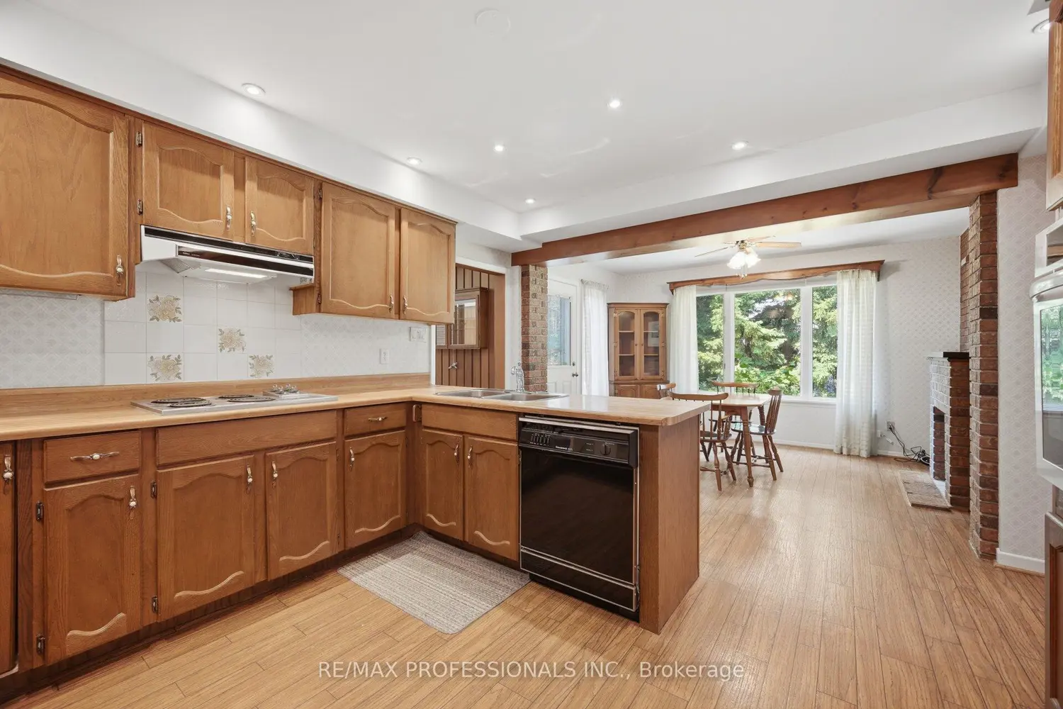 30 Grasspoint Crescent photo 5