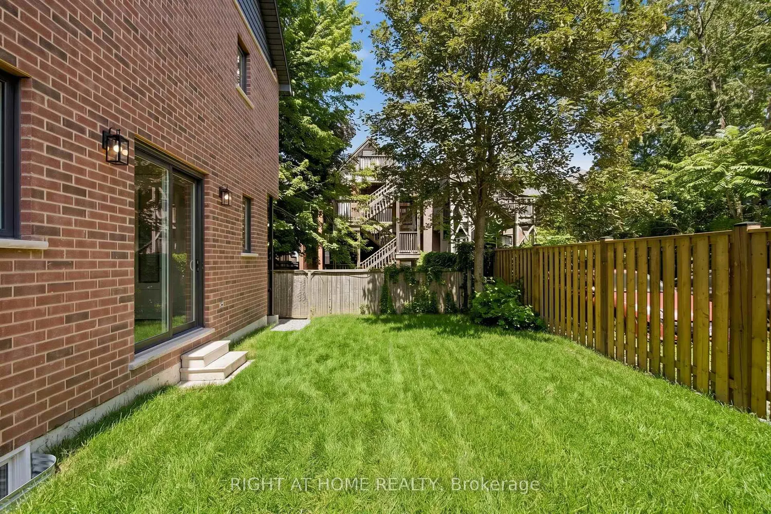 279 Hess Street photo 2