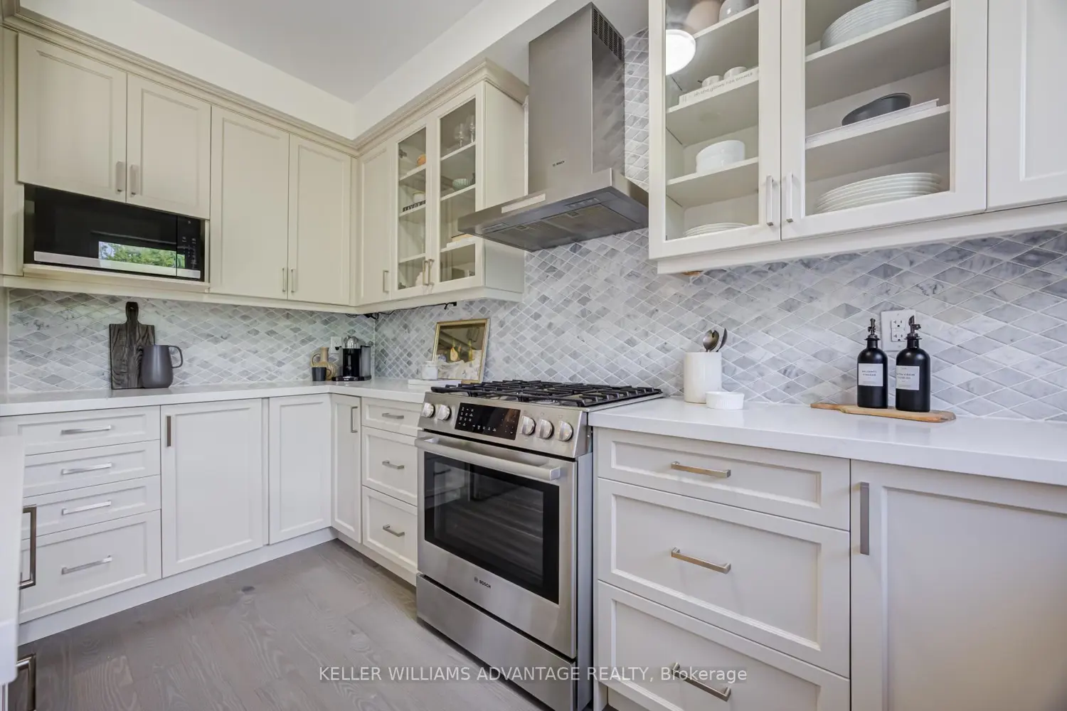 46 Sutcliffe Drive photo 3