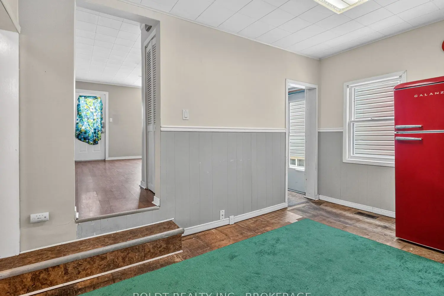 78 Maple Street photo 2