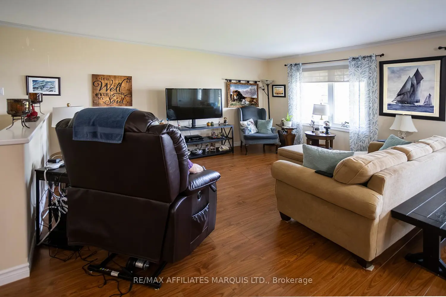12057 Lakekshore Drive photo 3