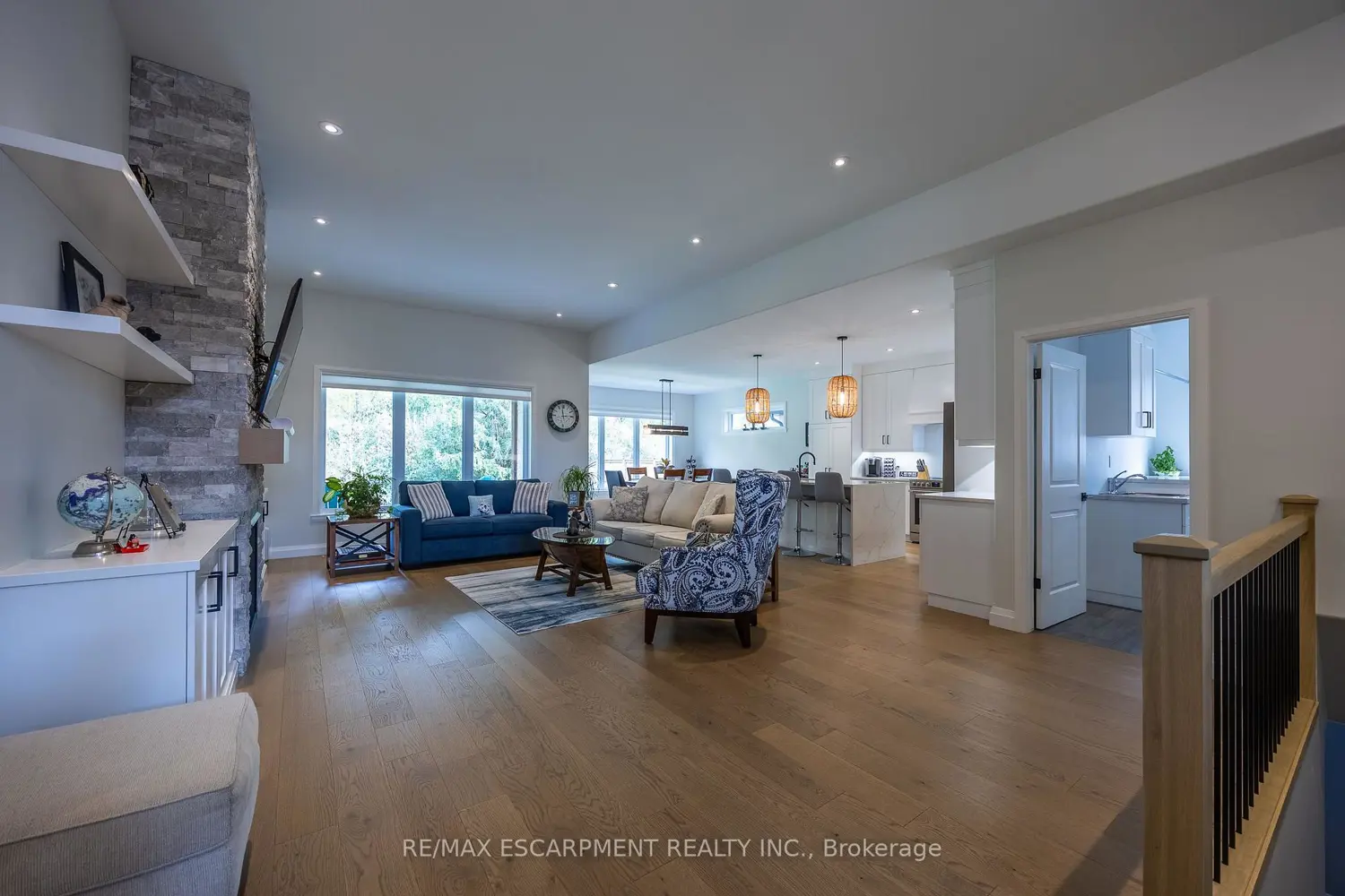 120 Newport Lane photo 2