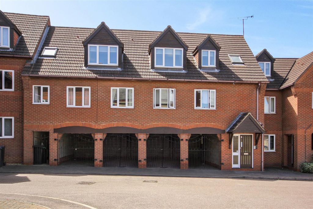 3 bed flat for saleNN29, High Street, Irchester, Wellingborough