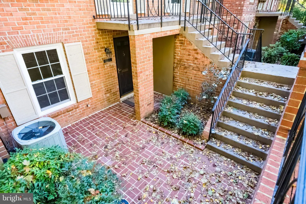 3221 Sutton Place NW Unit C, Washington, DC 20016 photo 2