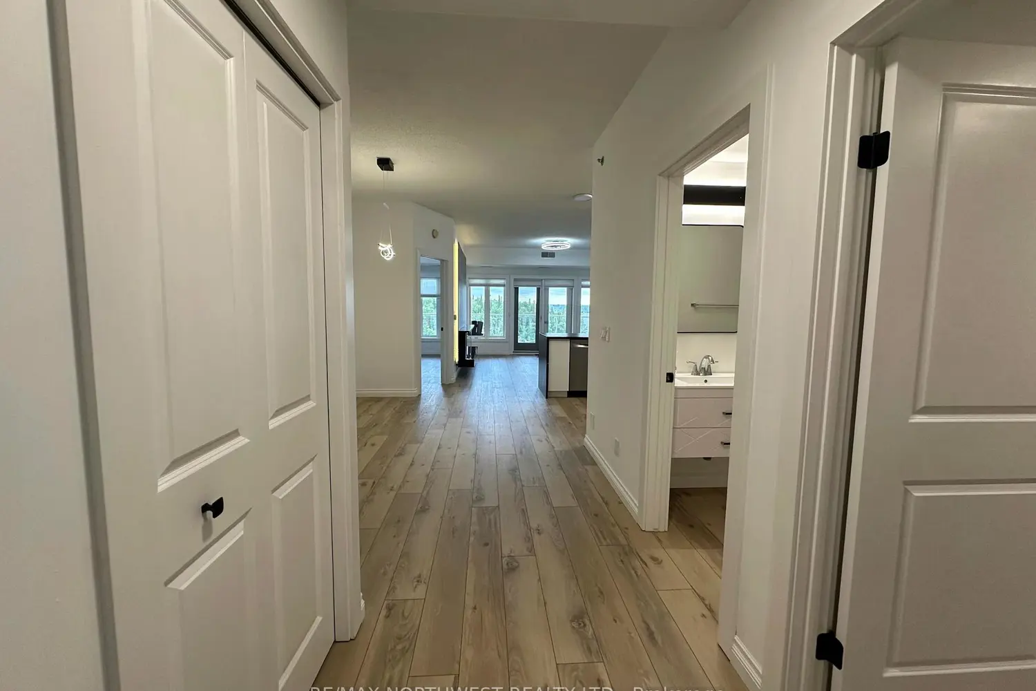 604 - 5 Bay Road photo 2