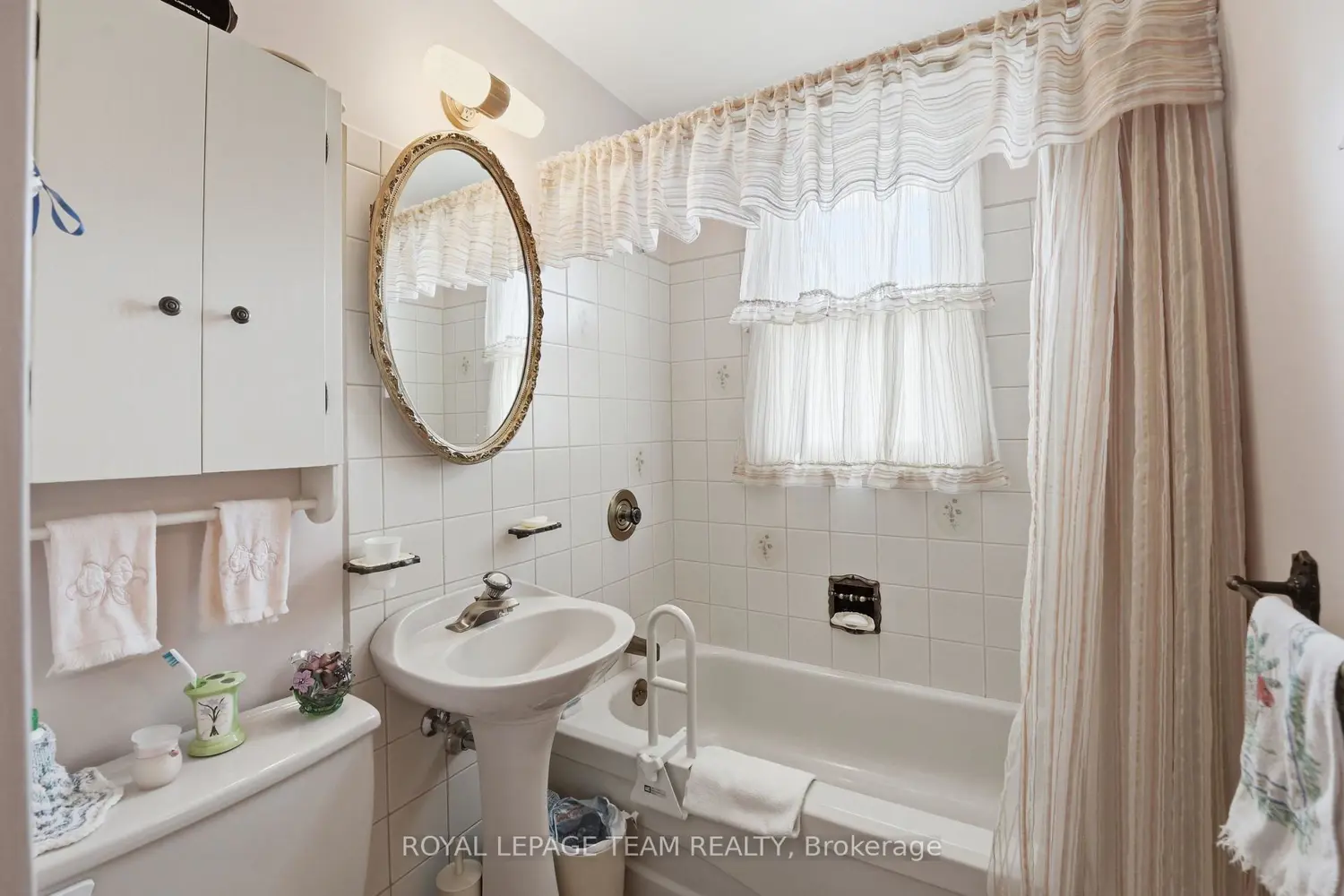 84 Rita Avenue photo 5