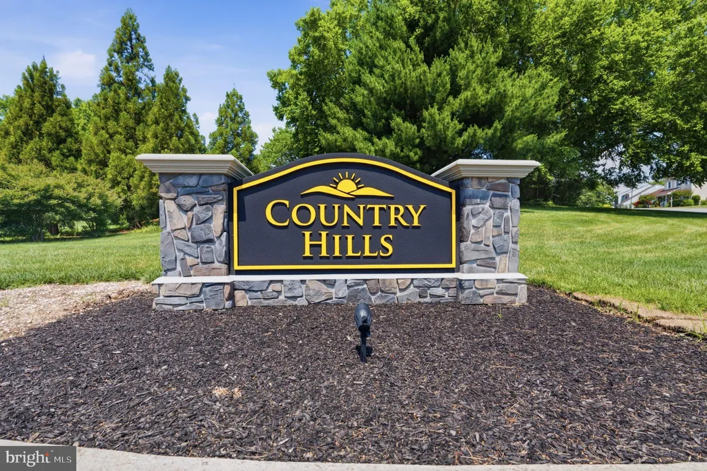 33 Country Hills Drive, Newark, DE 19711