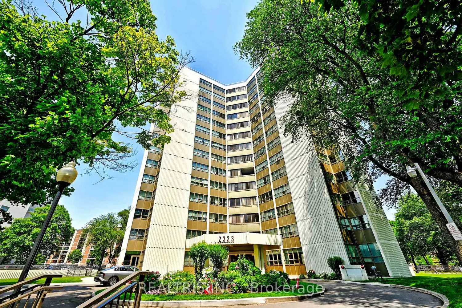 2323 Confederation Parkway 807 photo 2