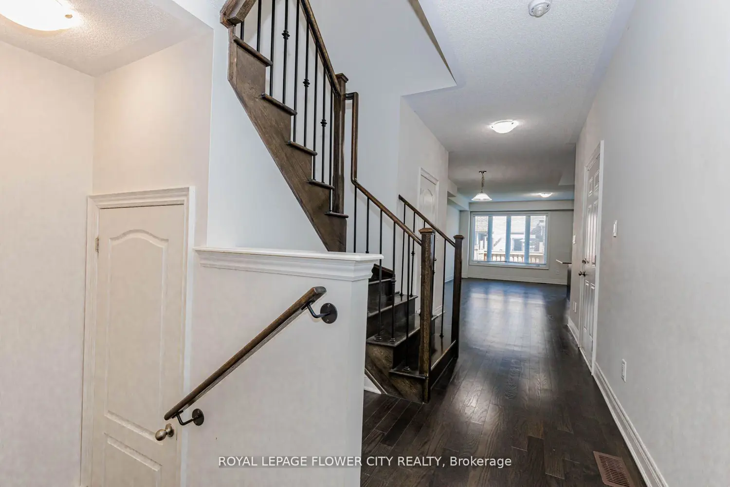 462 Sheaffe Place photo 4