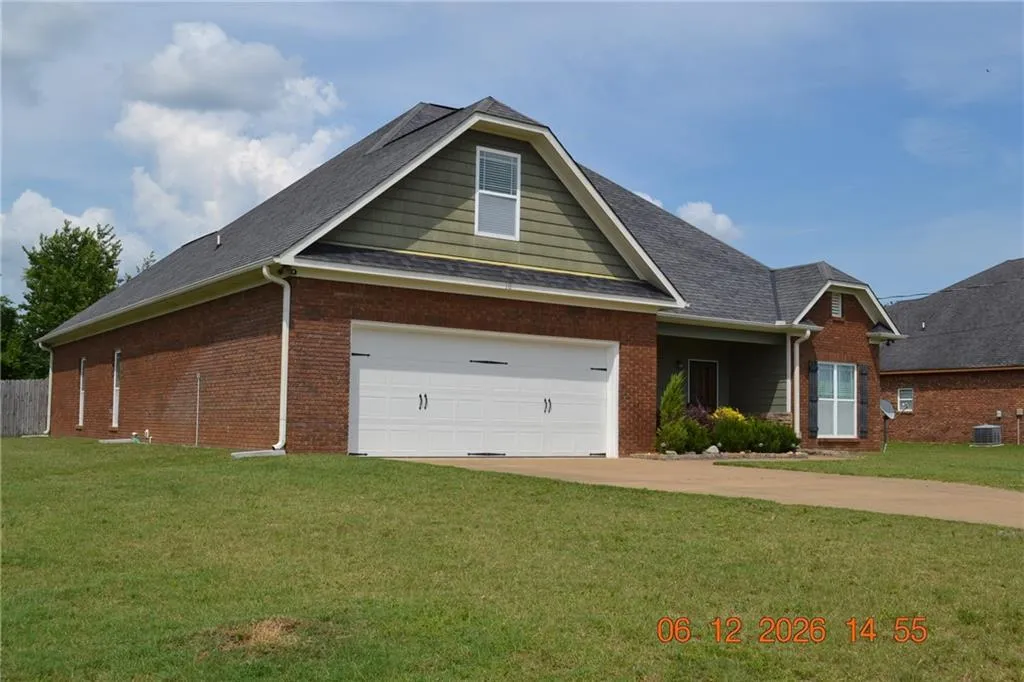 10 Sorghum Court, Fort Mitchell, AL 36856