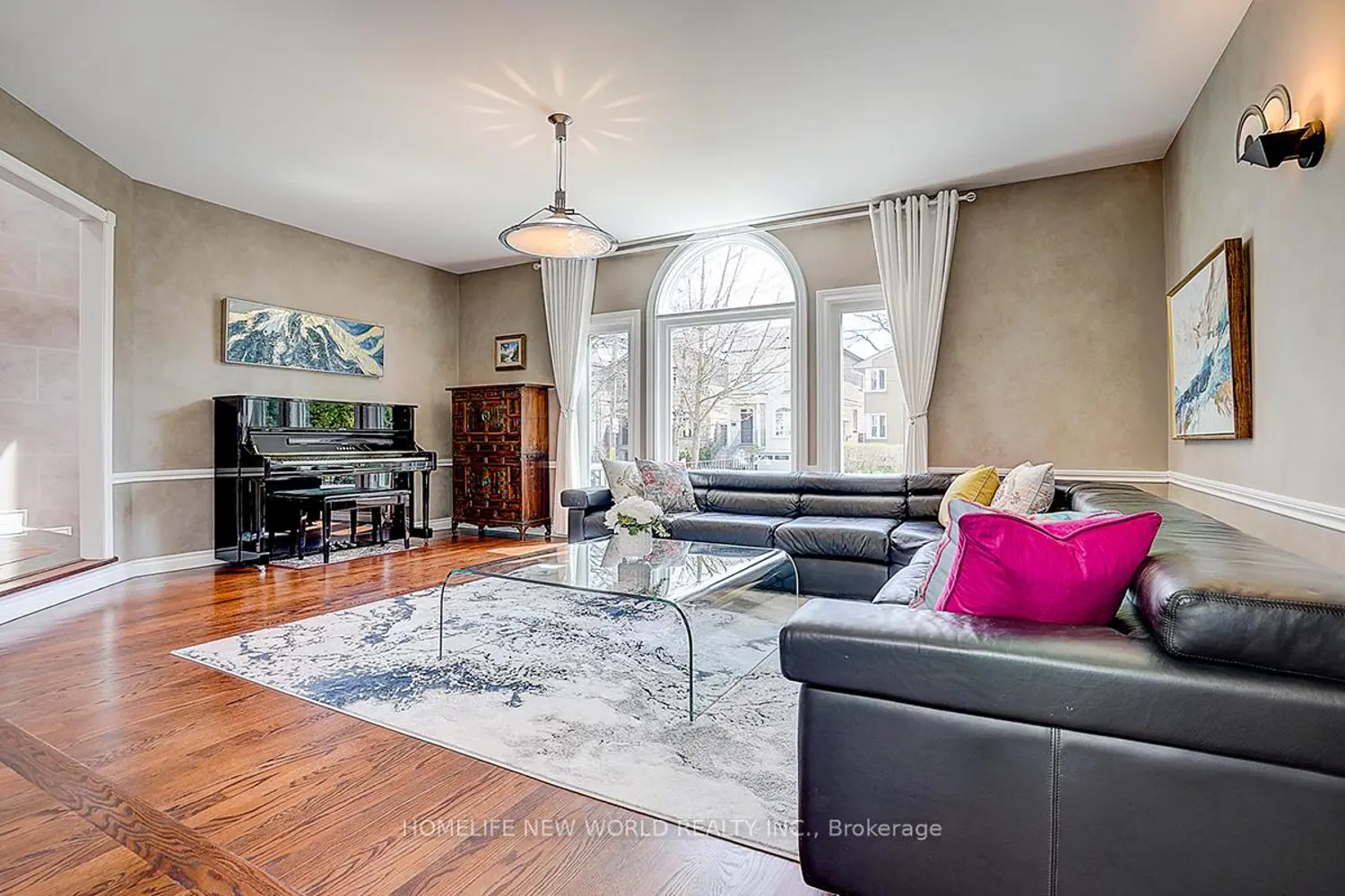 594 Woburn Avenue photo 3
