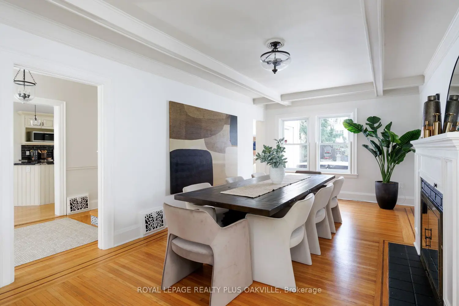 373 Rossmore Boulevard photo 5