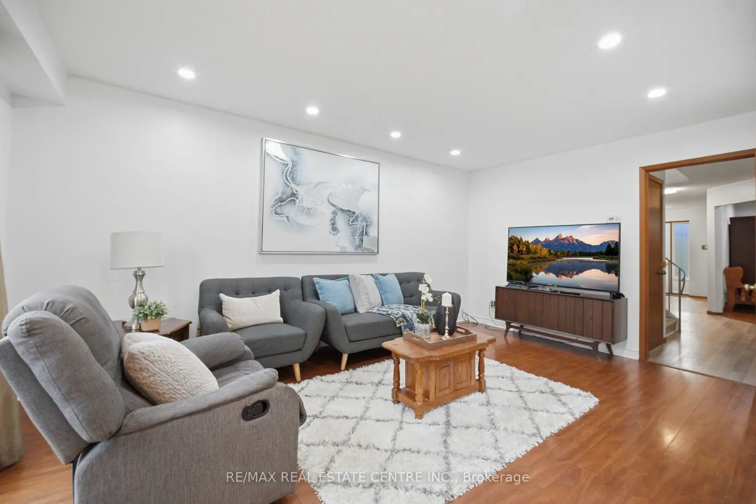 32 Dafoe Crescent photo 5