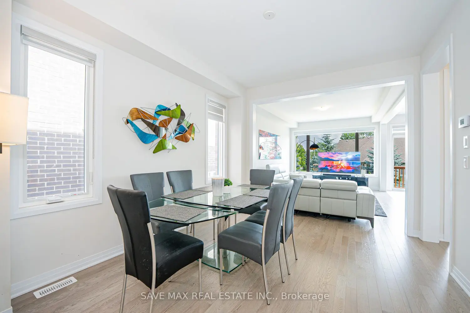 15 Tyler Avenue photo 4