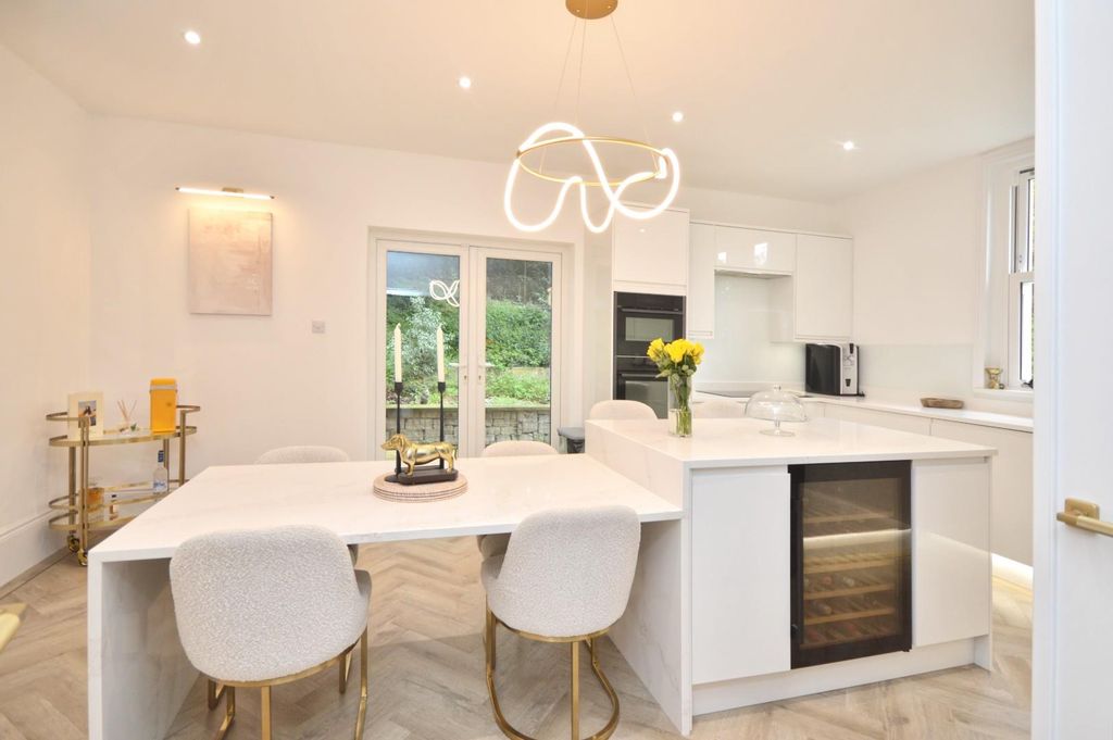 2 bed flat for saleBath Road, Bitton, Bristol BS30 photo 4